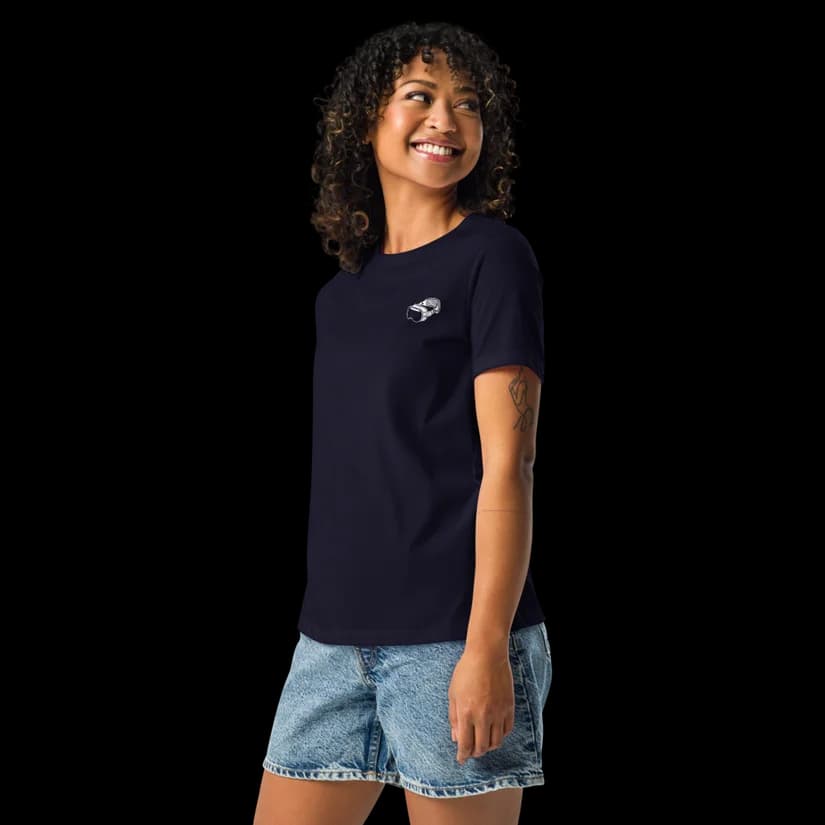 Woman wearing the Spatial Insider relaxed shirt in navy