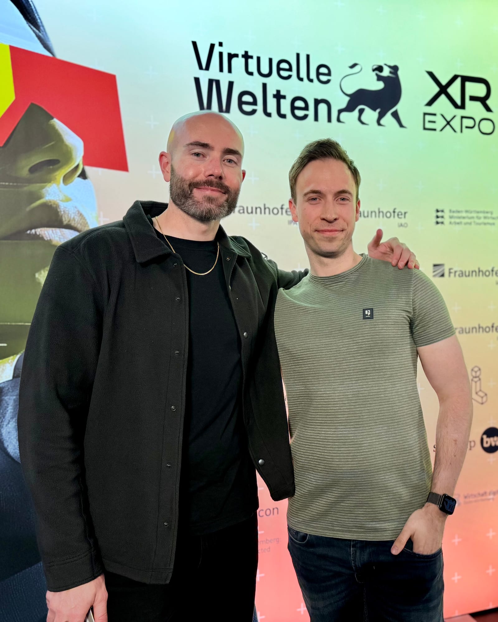 Justin Ryan with a guest at the Virtuelle Welten XR Expo